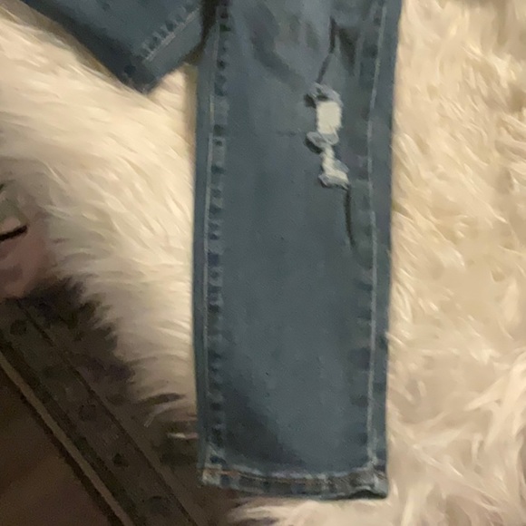 Levi’s Distressed Girls Jeans - Picture 5 of 8